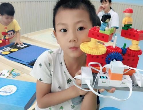 艾科瑞特机器人教育